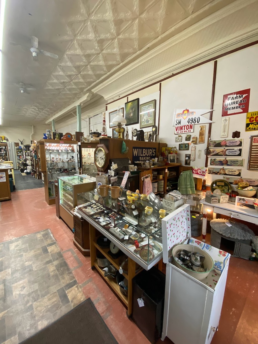 Water Street Antiques | 240 Water St, Jordan, MN 55352, USA | Phone: (952) 492-3322