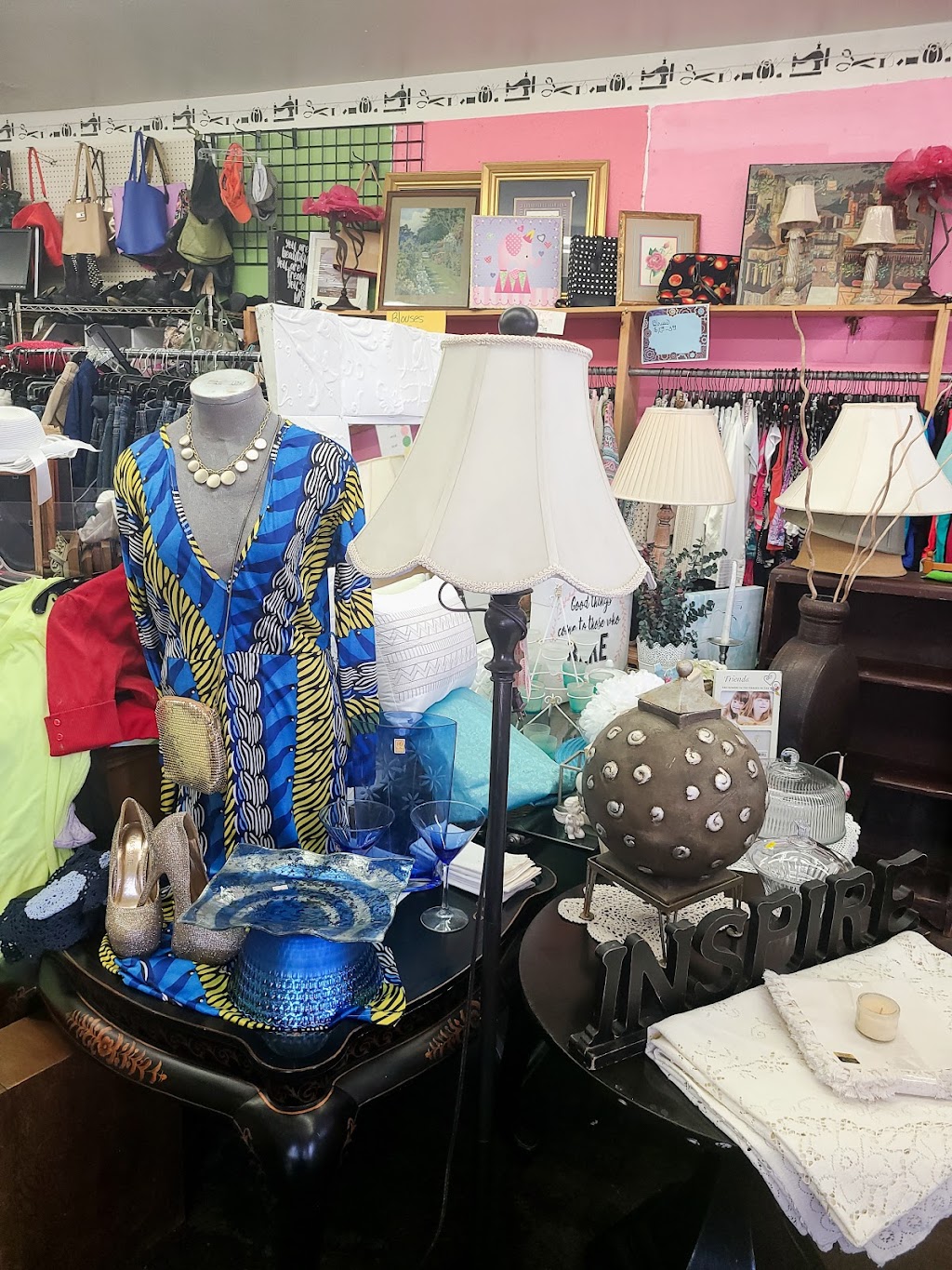 My Angeles Thrift Store | 31705 Riverside Dr, Lake Elsinore, CA 92530, USA | Phone: (951) 834-6306