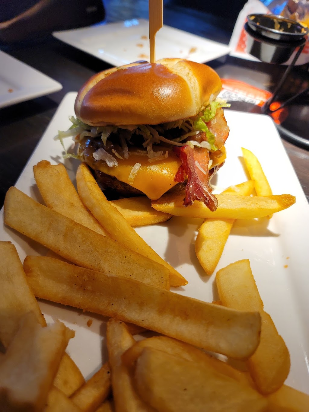 Red Robin Gourmet Burgers and Brews | 1701 William D Tate Ave, Grapevine, TX 76051, USA | Phone: (817) 481-6335