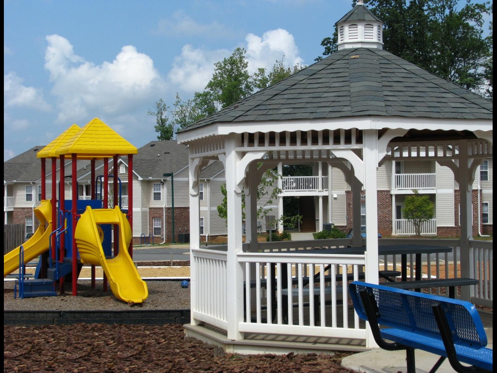 Pinecrest Apartments | 3605 Martins Trail Cir, Walkertown, NC 27051, USA | Phone: (336) 595-2655