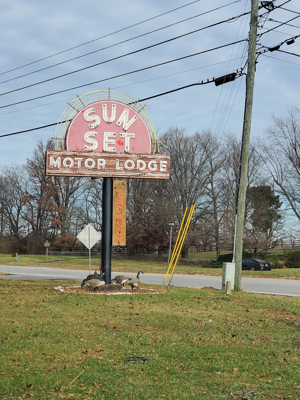 Sunset Motor Lodge | 915 Danville Ave, Stanford, KY 40484, USA | Phone: (606) 365-0011