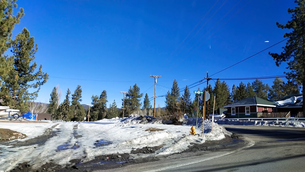 Snow Summit Townhouse Rentals & Sales | 861 Thrush Dr #44, Big Bear Lake, CA 92315, USA | Phone: (909) 866-2223