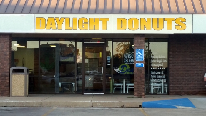 Daylight Donuts | 15020 S Memorial Dr # B, Bixby, OK 74008, USA | Phone: (918) 366-4113