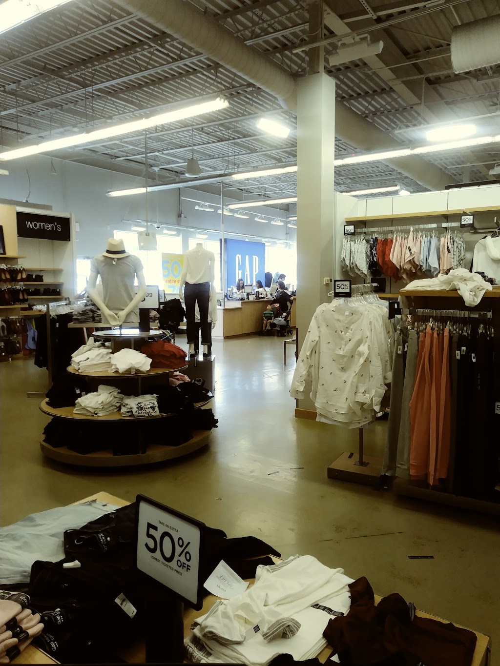 Gap Factory | 549 S Chillicothe Rd Space #0440, Aurora, OH 44202, USA | Phone: (330) 562-3332