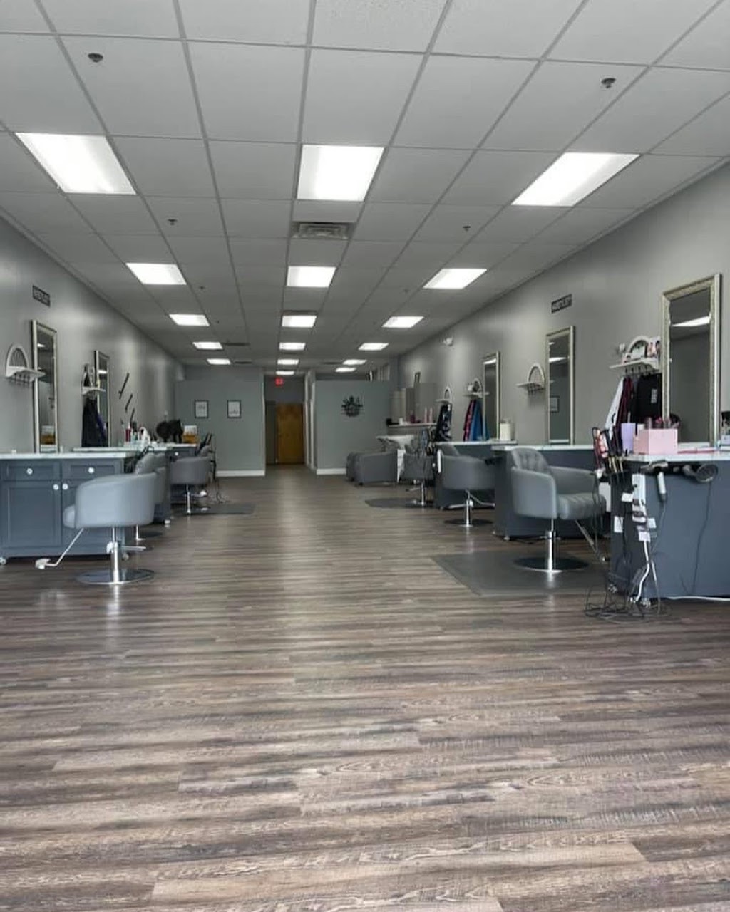 Creations Hair Salon | 350 Mountain Rd Suite C, Pasadena, MD 21122, USA | Phone: (410) 439-4991