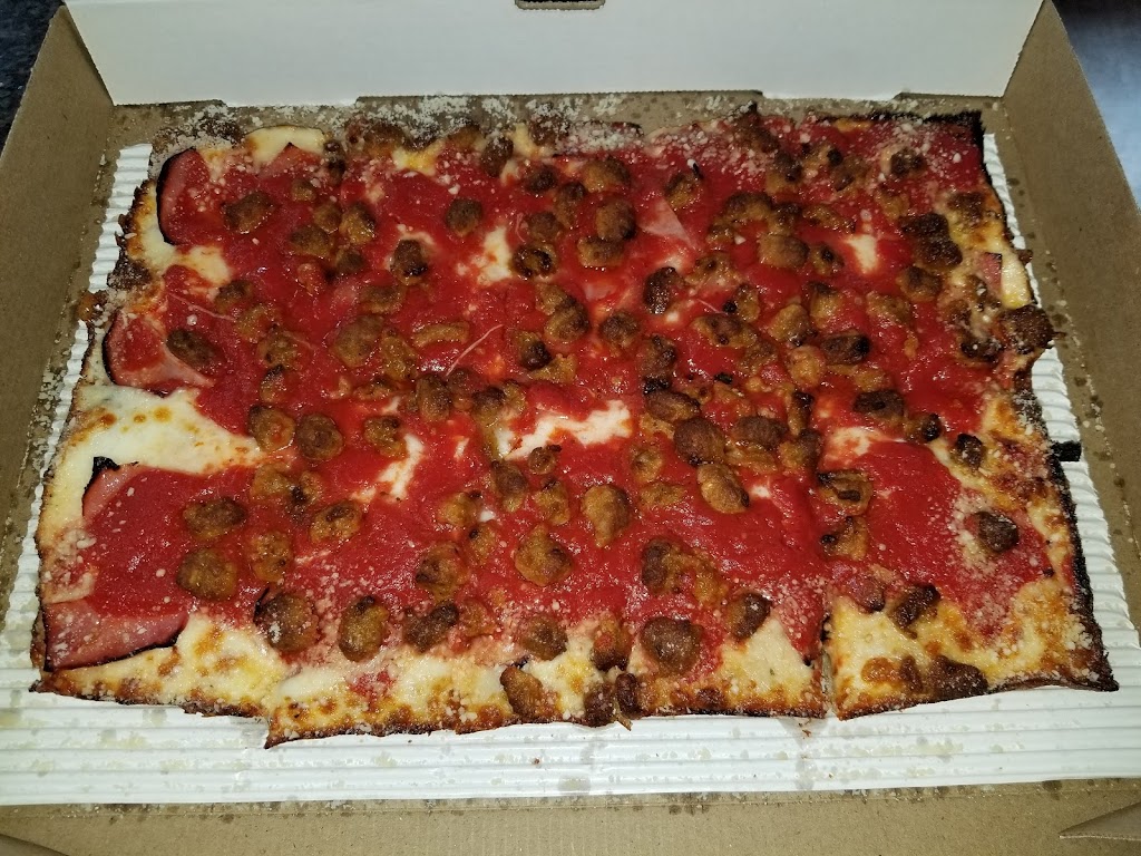 Cloverleaf Pizza | 48932 Hayes Rd, Macomb, MI 48044, USA | Phone: (586) 566-8220