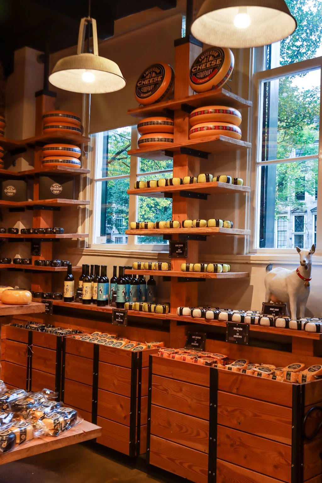 Amsterdam Cheese Company | Wijde Heisteeg 9, 1016 AS Amsterdam, Netherlands | Phone: 020 422 7028