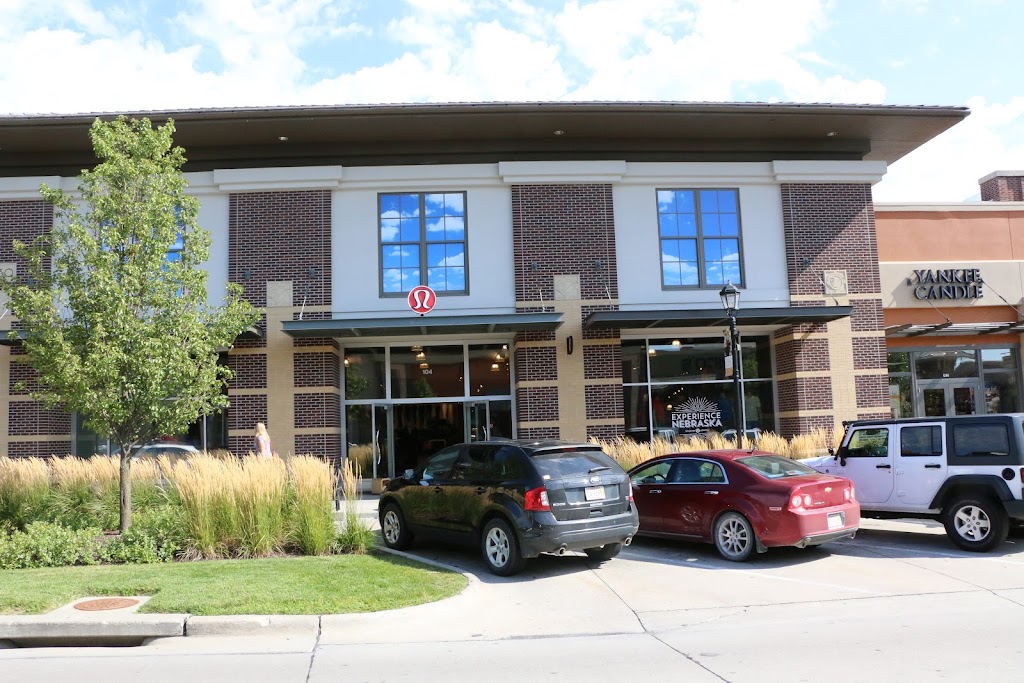 Lululemon Athletica | 17250 Davenport St #104, Omaha, NE 68118, USA | Phone: (402) 256-7689