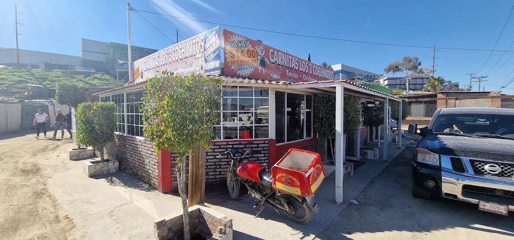 Carnitas los tres cochinitos | Tijuana - Tecate Km 23.5, El Realito, 22250 Tijuana, B.C., Mexico | Phone: 664 389 8497