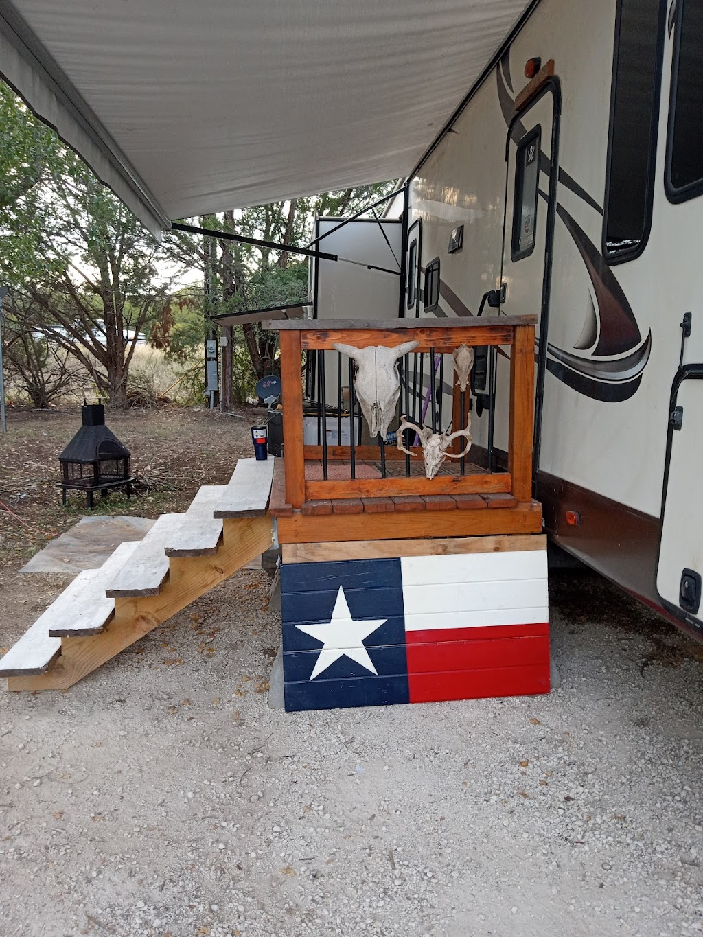 Majestic Oaks Manor RV Park and Mobile Home Park | 7020 US-281, Spring Branch, TX 78070, USA | Phone: (210) 540-3113