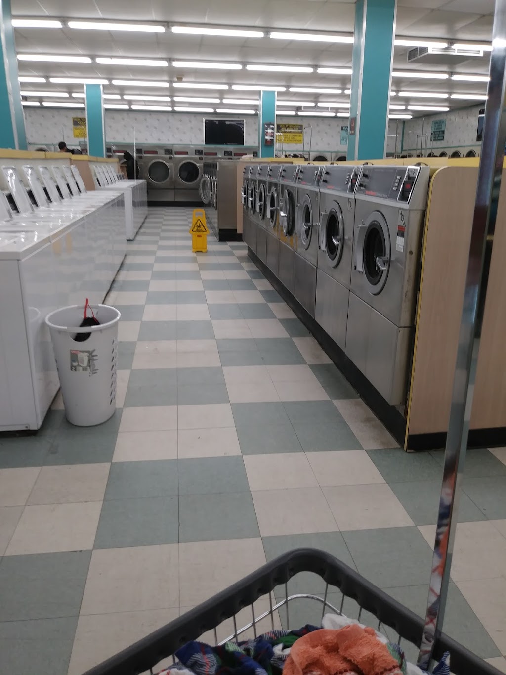 Laundry 24 Hrs. | 15431 Chatsworth St, Mission Hills, CA 91345, USA | Phone: (818) 270-5004
