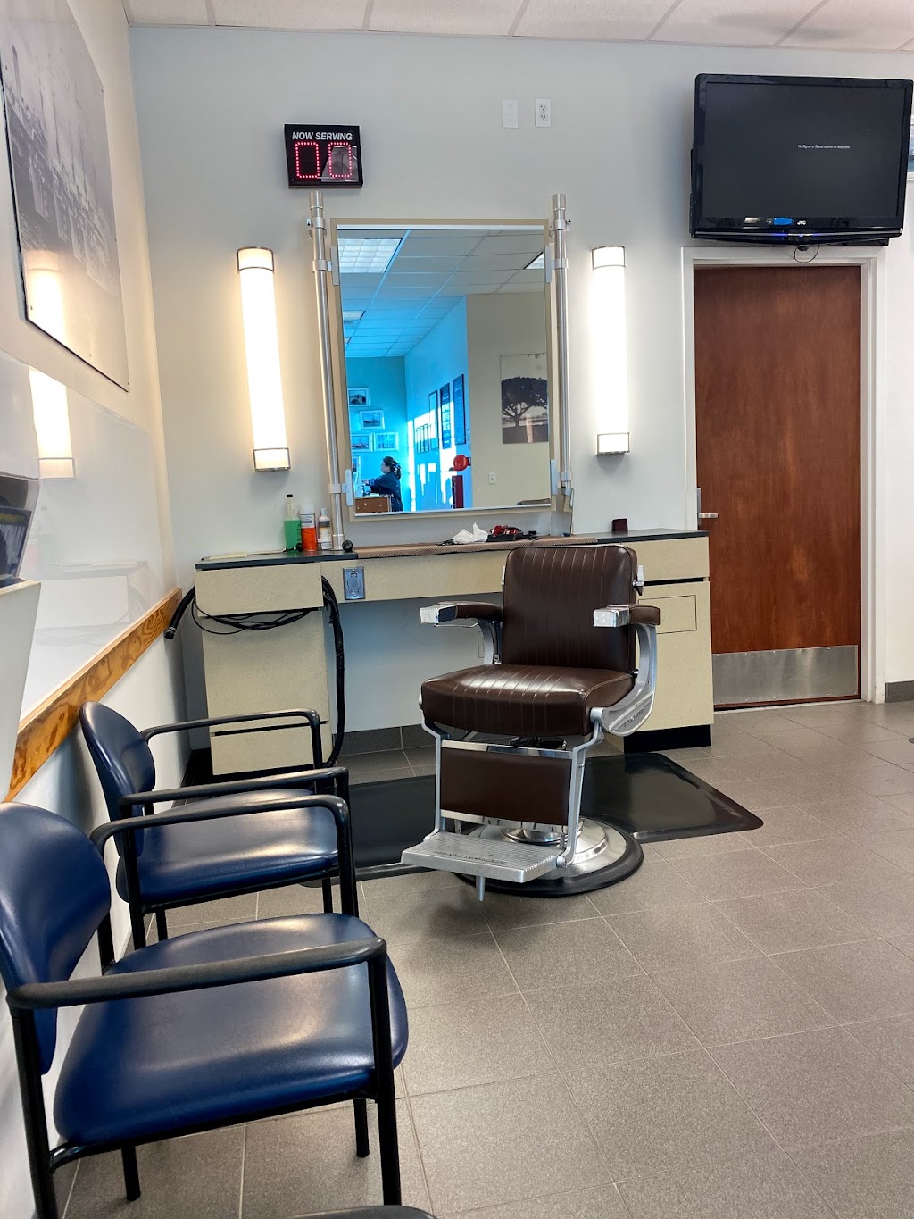 Fleet NEX Barber Shop | 810 Willamette St, Pearl Harbor, HI 96860, USA | Phone: (808) 423-3395