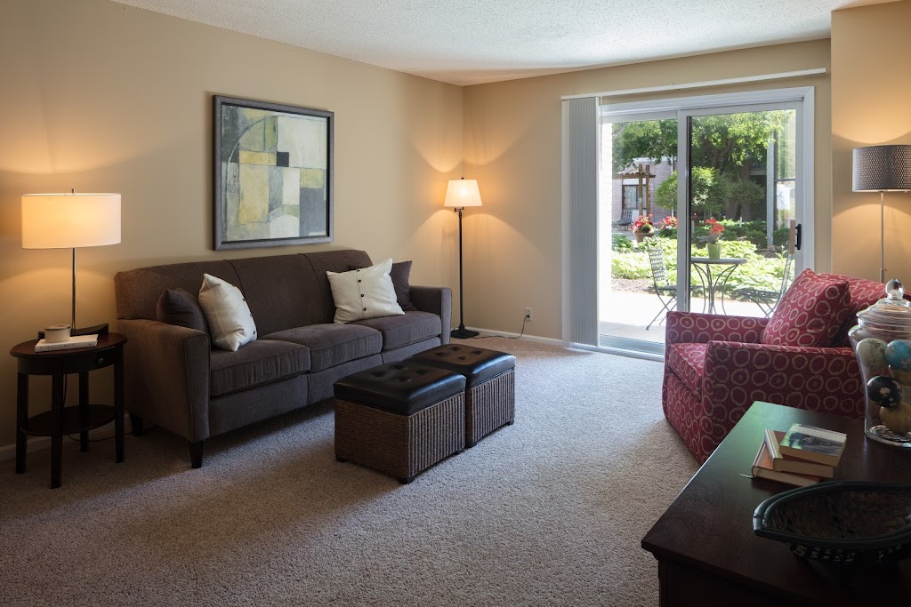 Highland Ridge Apartments | 2285 Stewart Ave, St Paul, MN 55116, USA | Phone: (651) 699-9135