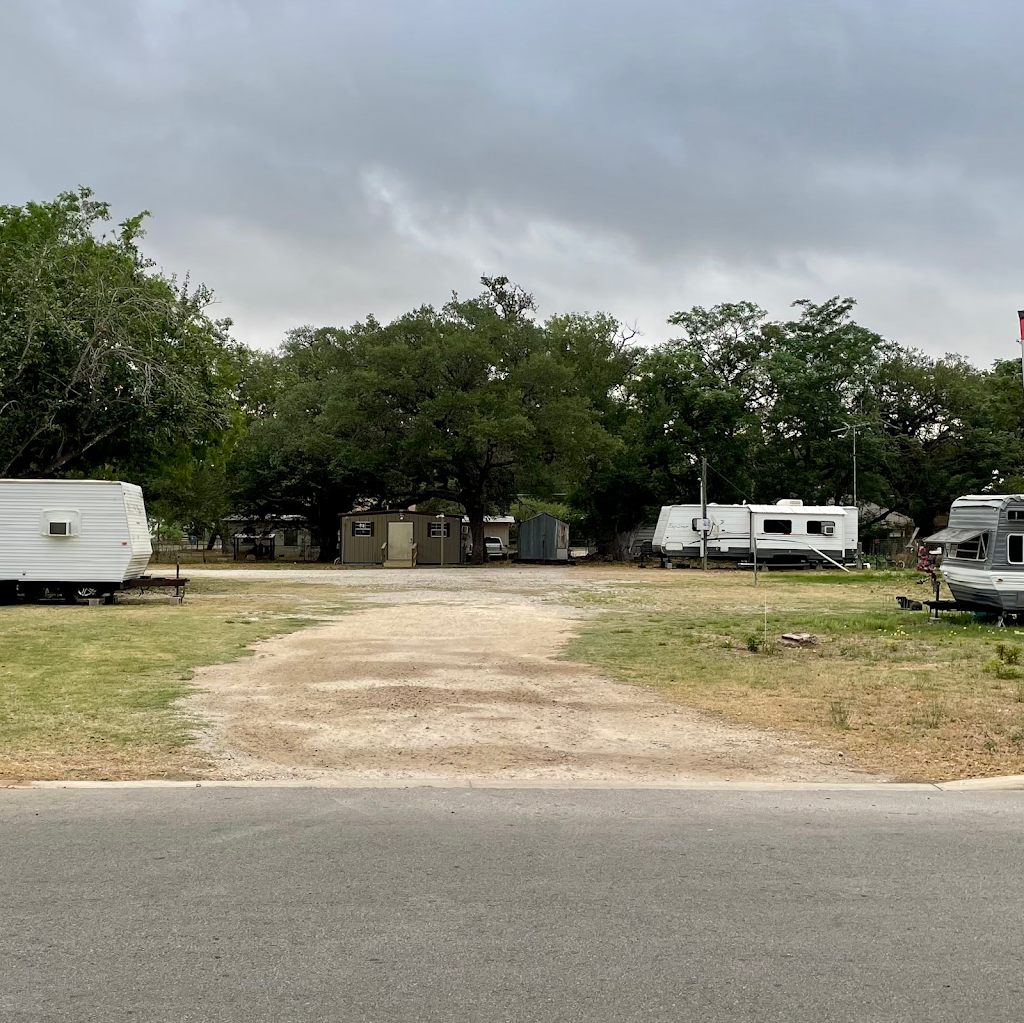 Arched Oak RV Park | 207 Jeff St, Pleasanton, TX 78064, USA | Phone: (210) 373-7827