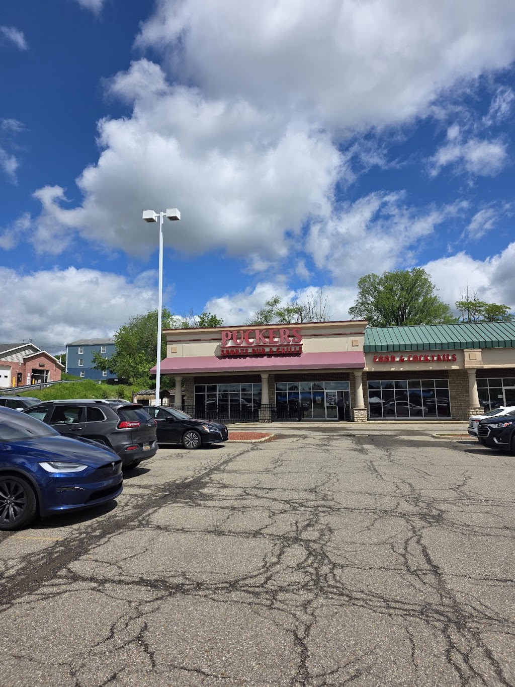 Puckers Sports Pub & Grille | 3199 Whitewood St NW, North Canton, OH 44720, USA | Phone: (330) 526-8013