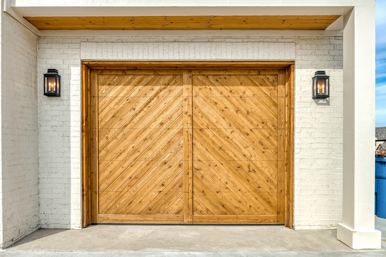 Doorvana Garage Doors | 5001 Mosson Rd, Fort Worth, TX 76119 | Phone: (817) 500-5988