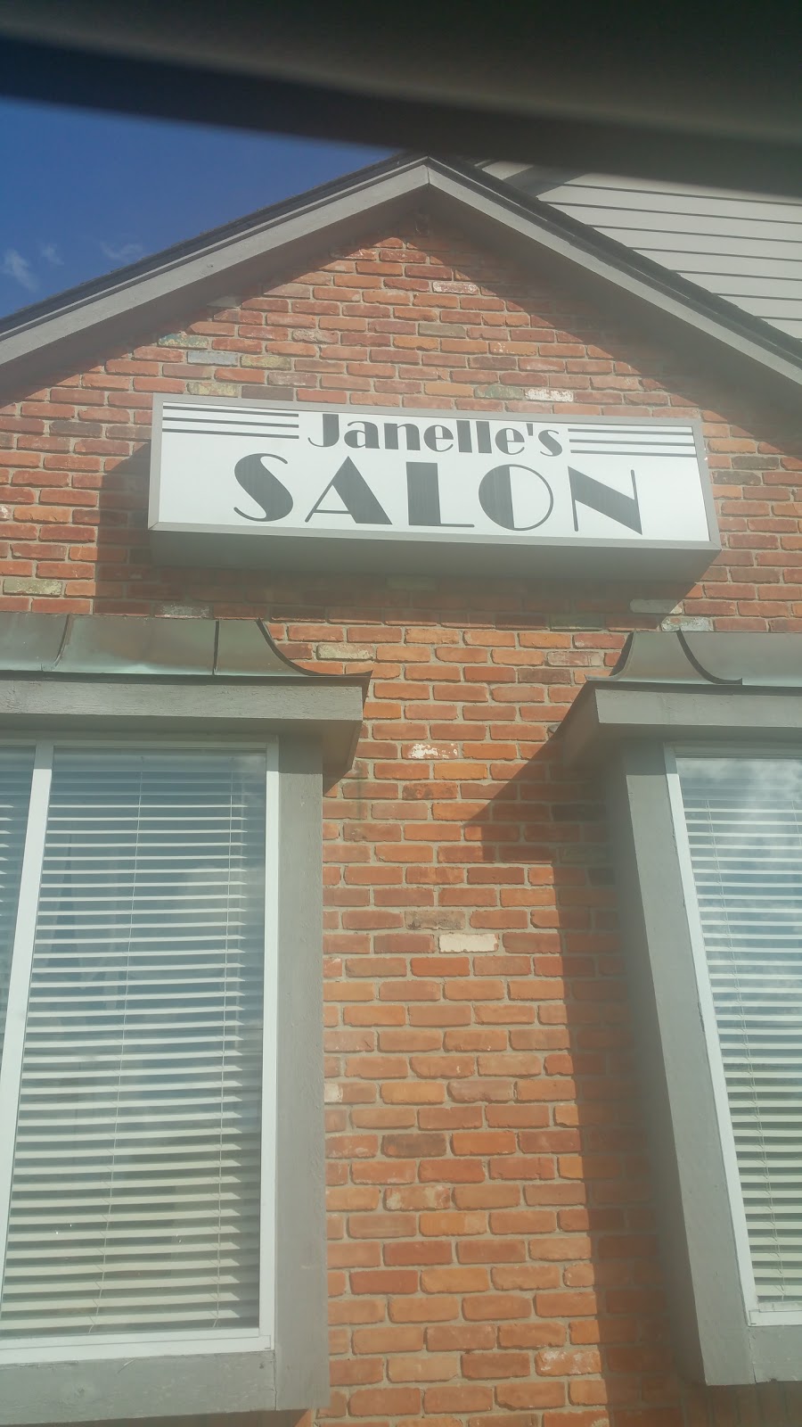 Janelles Salon of Troy | 5986 Livernois Rd, Troy, MI 48098, USA | Phone: (248) 879-1620