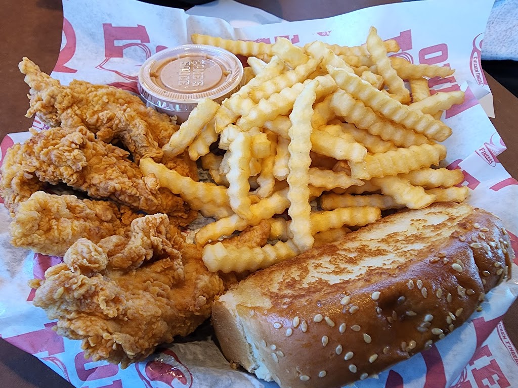 Raising Canes Chicken Fingers | 29911 Antelope Rd Suite 100, Menifee, CA 92584, USA | Phone: (951) 672-0393