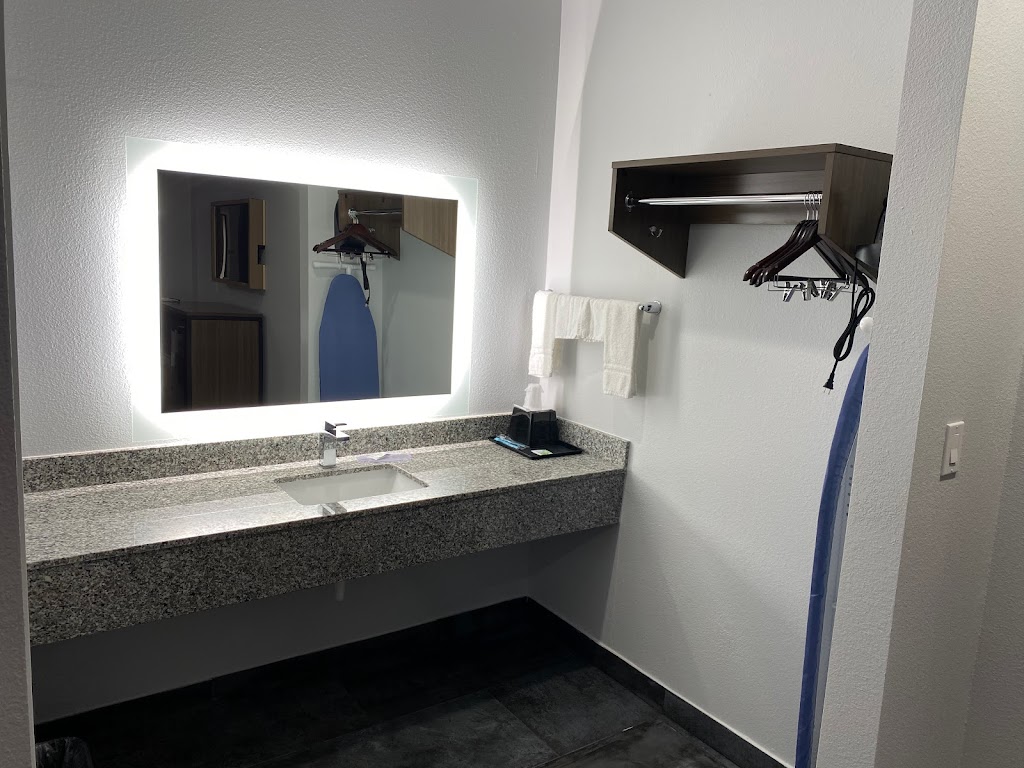 Palace Inn Crosby | 14304 FM 2100, Crosby, TX 77532, USA | Phone: (281) 462-4845