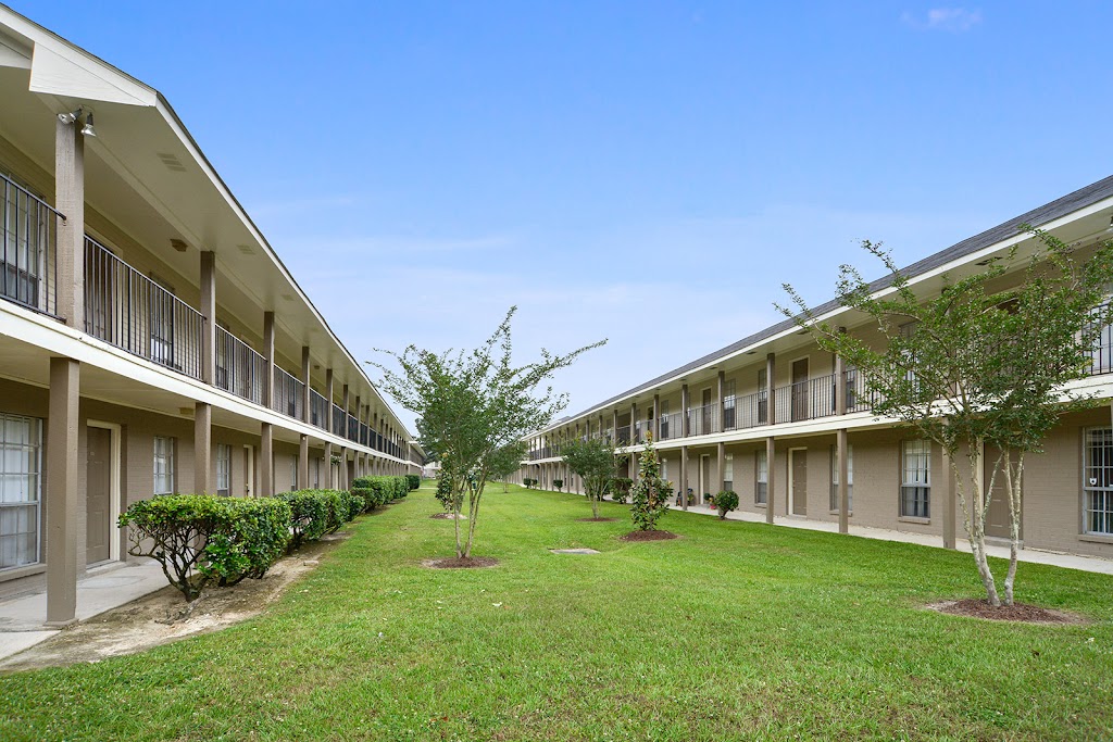 Ole London Towne Apartments | 1680 ONeal Ln, Baton Rouge, LA 70816, USA | Phone: (225) 341-4777