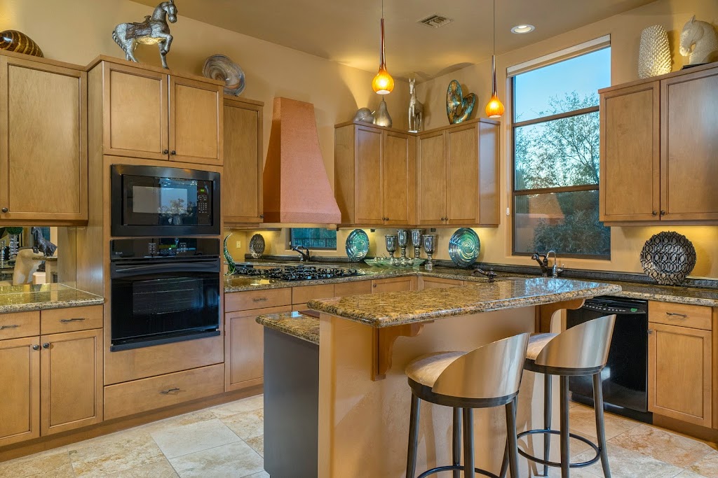 Hilary and Jay - Oro Valley Real Estate Agents- Long Realty | 8540 N Oracle Rd, Oro Valley, AZ 85704, USA | Phone: (520) 344-2237