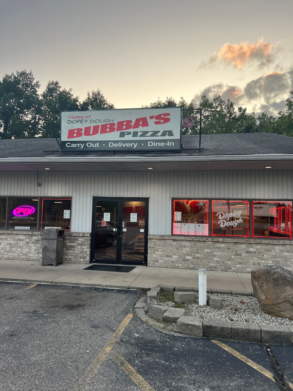 BUBBAS Pizza Home of Dopey Dough | 6843 Old U.S. 27 #C, Fremont, IN 46737, USA | Phone: (260) 833-4311