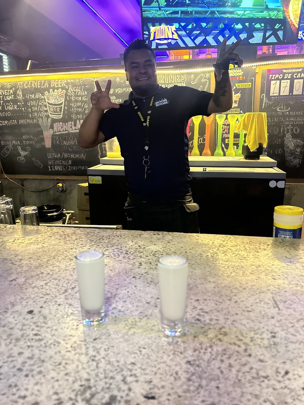 Club Boom Boom | Avenida Rosarito, Nogal 1300 Esq, Playas Rosarito, 22710 Playas de Rosarito, B.C., Mexico | Phone: 664 203 9111