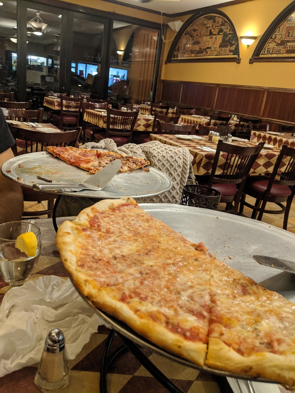 Vinnies Pizzeria & Restaurant | 414 Broad St, Bloomfield, NJ 07003, USA | Phone: (973) 748-0889