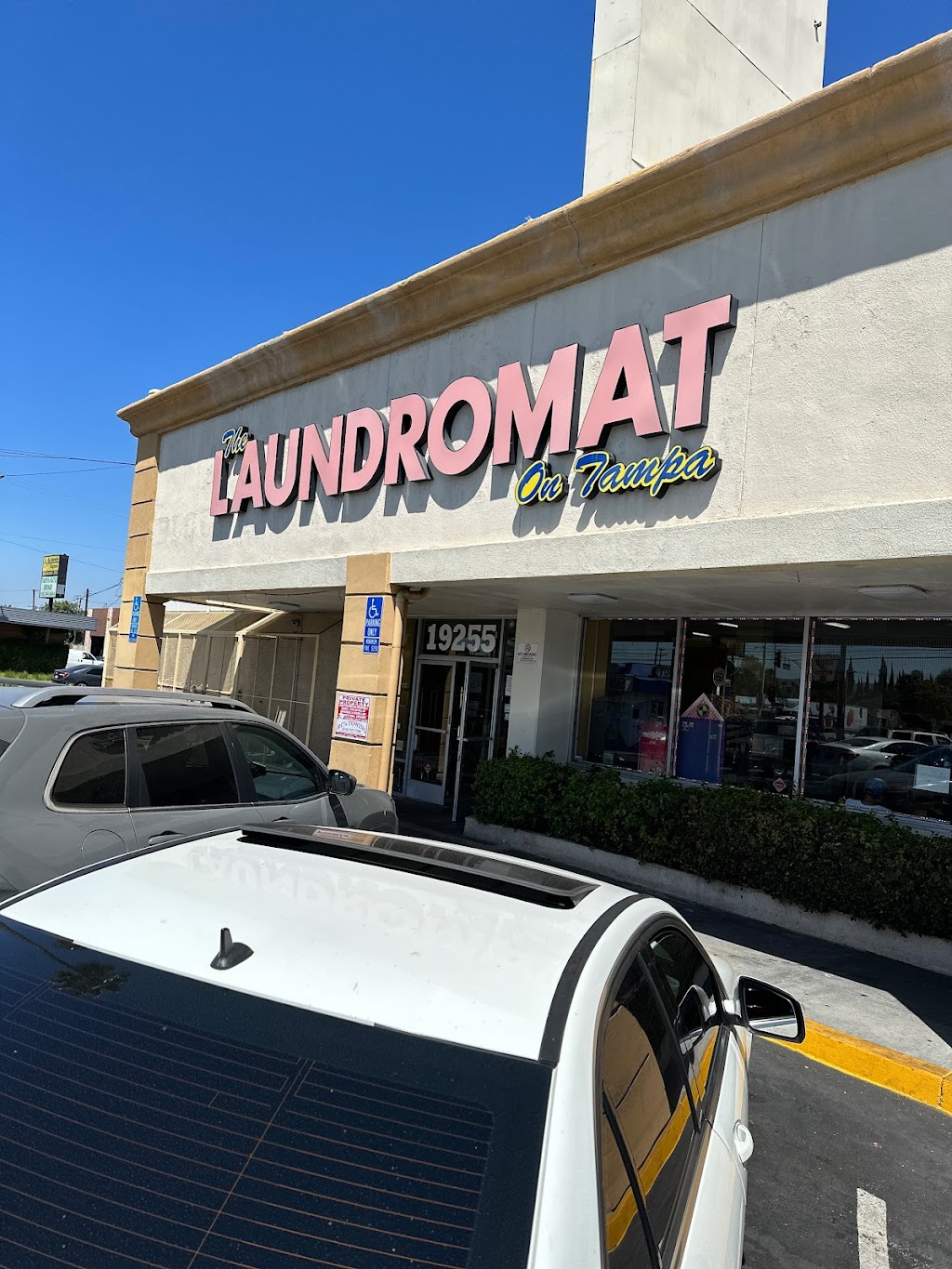 Laundromat of Tampa | 19255 Vanowen St, Reseda, CA 91335, USA | Phone: (818) 343-0801