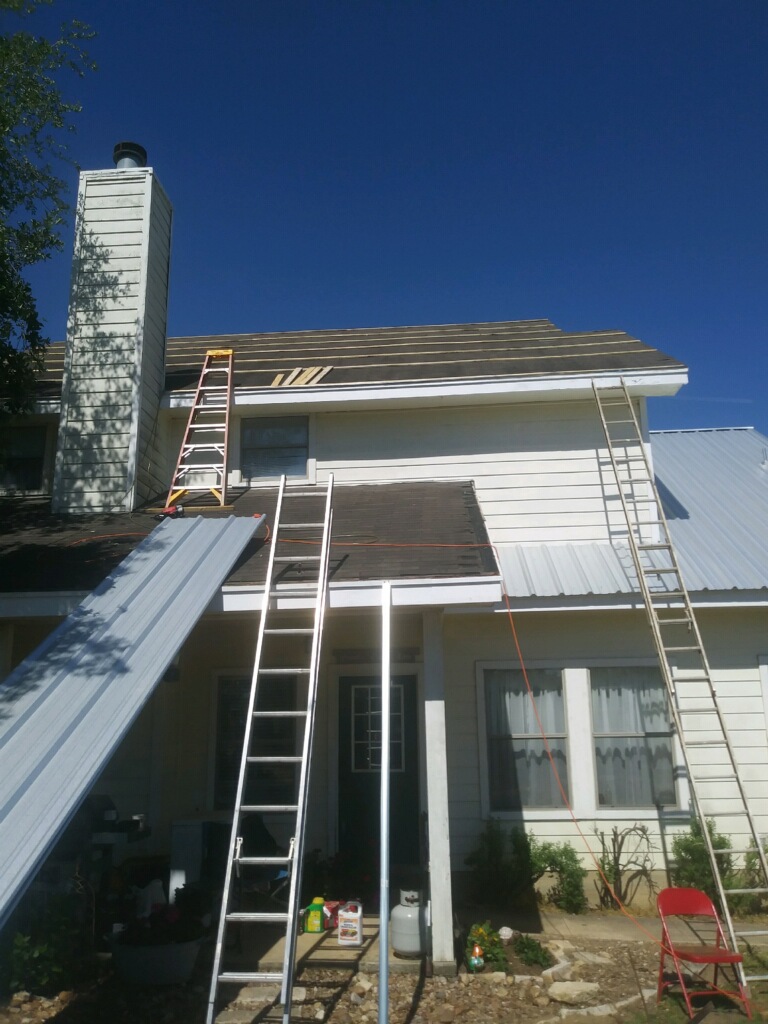 Roof Repair and Leak Experts | 14461 River Rd, New Braunfels, TX 78132 | Phone: (830) 221-7910