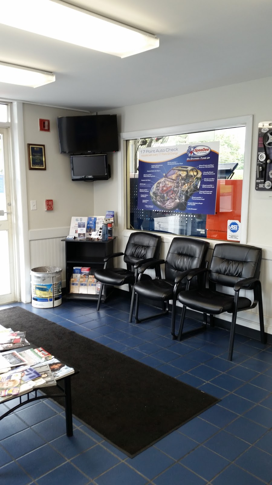 SpeeDee Oil Change & Auto Service | 1704 Mendon Rd, Cumberland, RI 02864, USA | Phone: (401) 333-6660