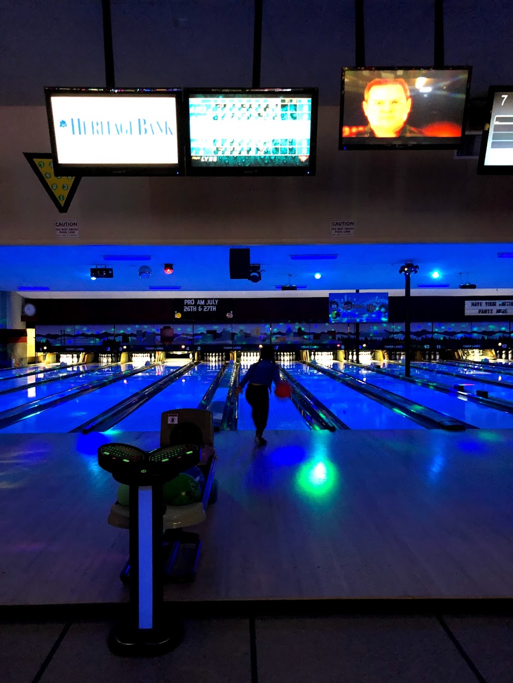 Tower Lanes Entertainment Center | 6323 6th Ave, Tacoma, WA 98406, USA | Phone: (253) 564-8853