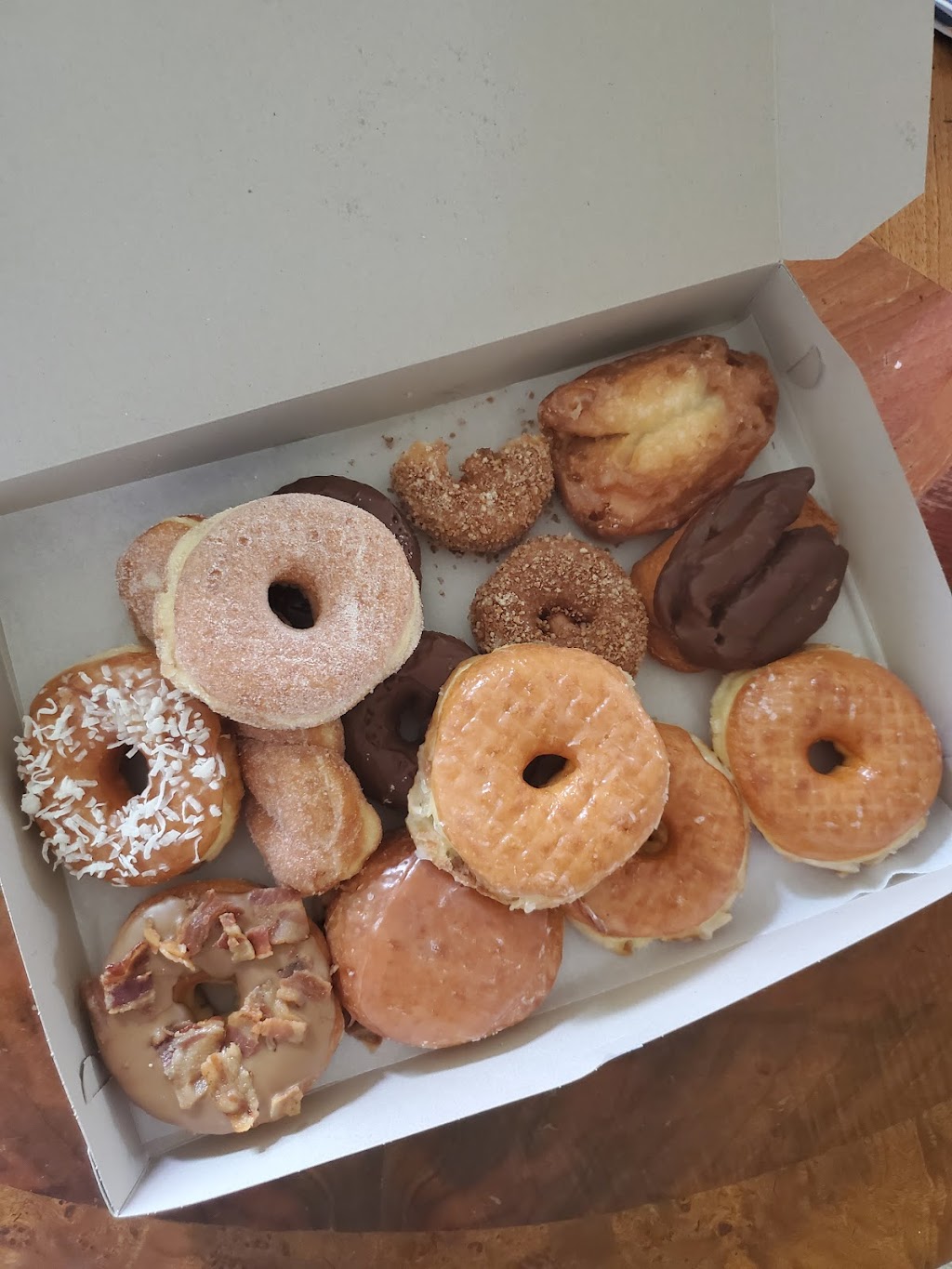 Mags Donut & Bagel | 16525 Von Karman Ave B, Irvine, CA 92606, USA | Phone: (949) 932-0699