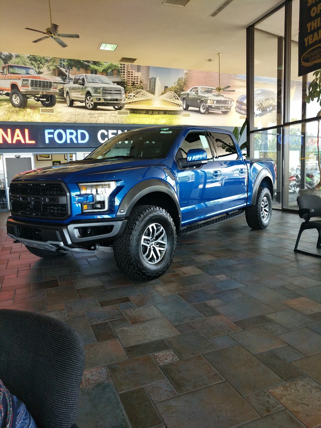 Future Ford of Sacramento | 4625 Madison Ave, Sacramento, CA 95841, USA | Phone: (916) 265-0841