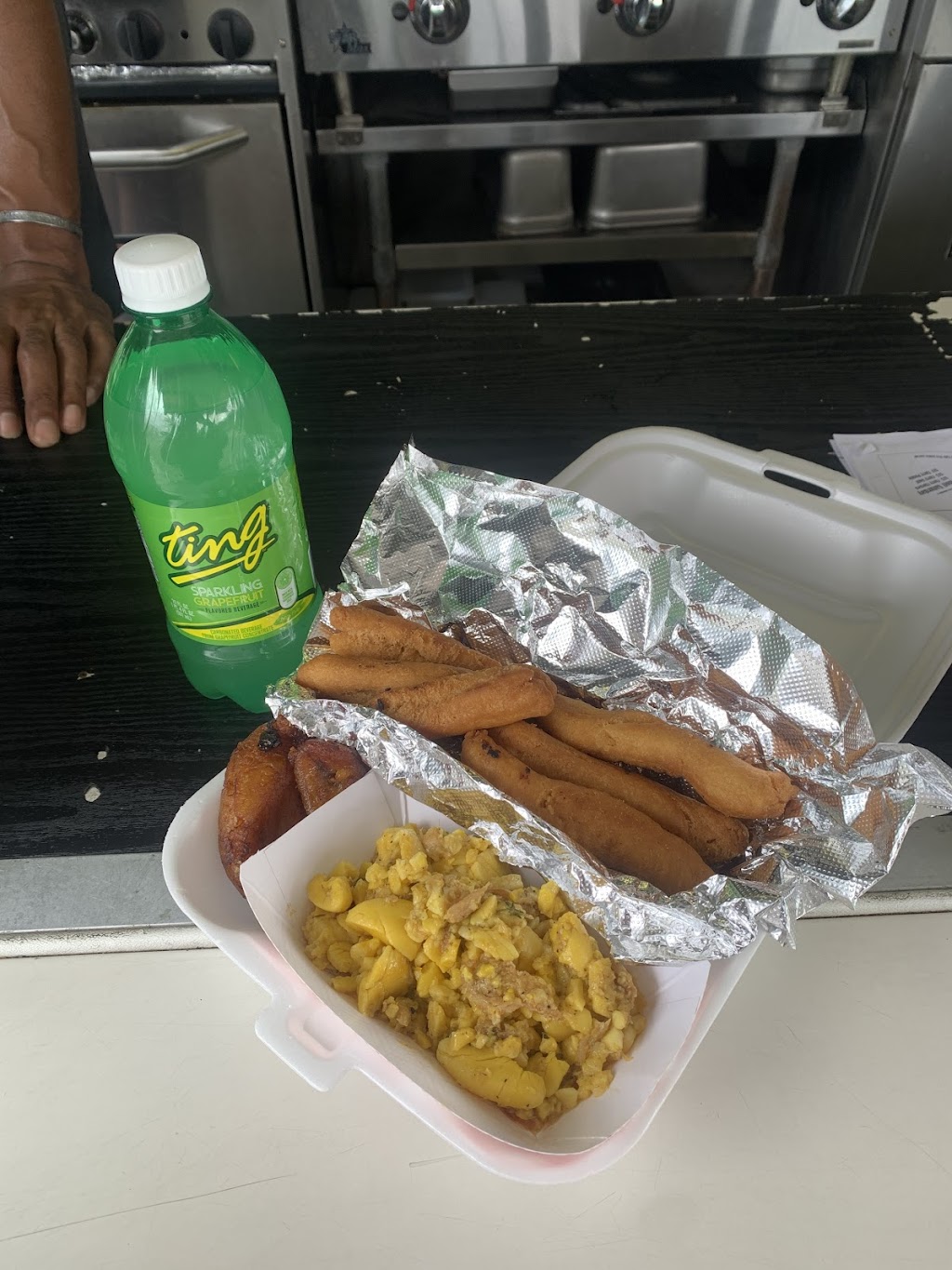 Jamaican On The Go | 6411 E County Line Rd, Tampa, FL 33647, USA | Phone: (850) 321-6571