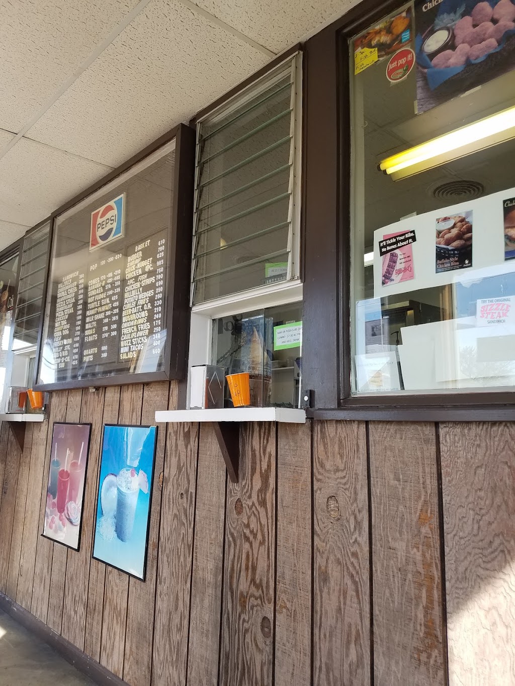 Dennings Drive Inn | 604 N Main St, Payne, OH 45880, USA | Phone: (419) 263-2662