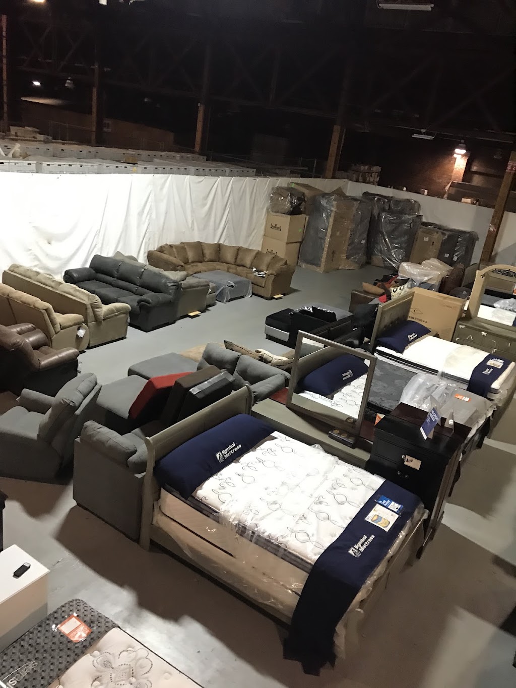 Mattress and Furniture Outlet | 1300 Schaefer Rd, Granite City, IL 62040, USA | Phone: (618) 772-0776