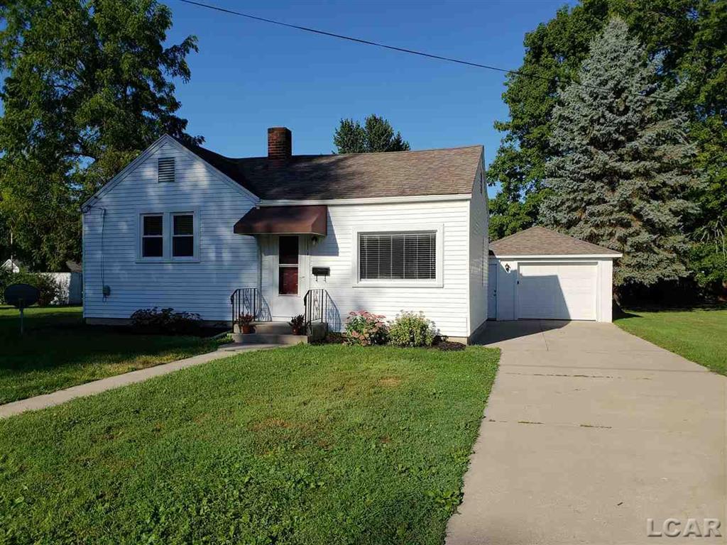 Jeanee Gilson-Michigan Living Real Estate | 12777 Rouget Rd, Deerfield, MI 49238, USA | Phone: (517) 403-5006