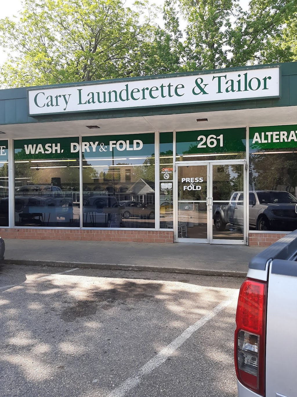 Cary Launderette | 261 W Chatham St, Cary, NC 27511, USA | Phone: (919) 462-9666