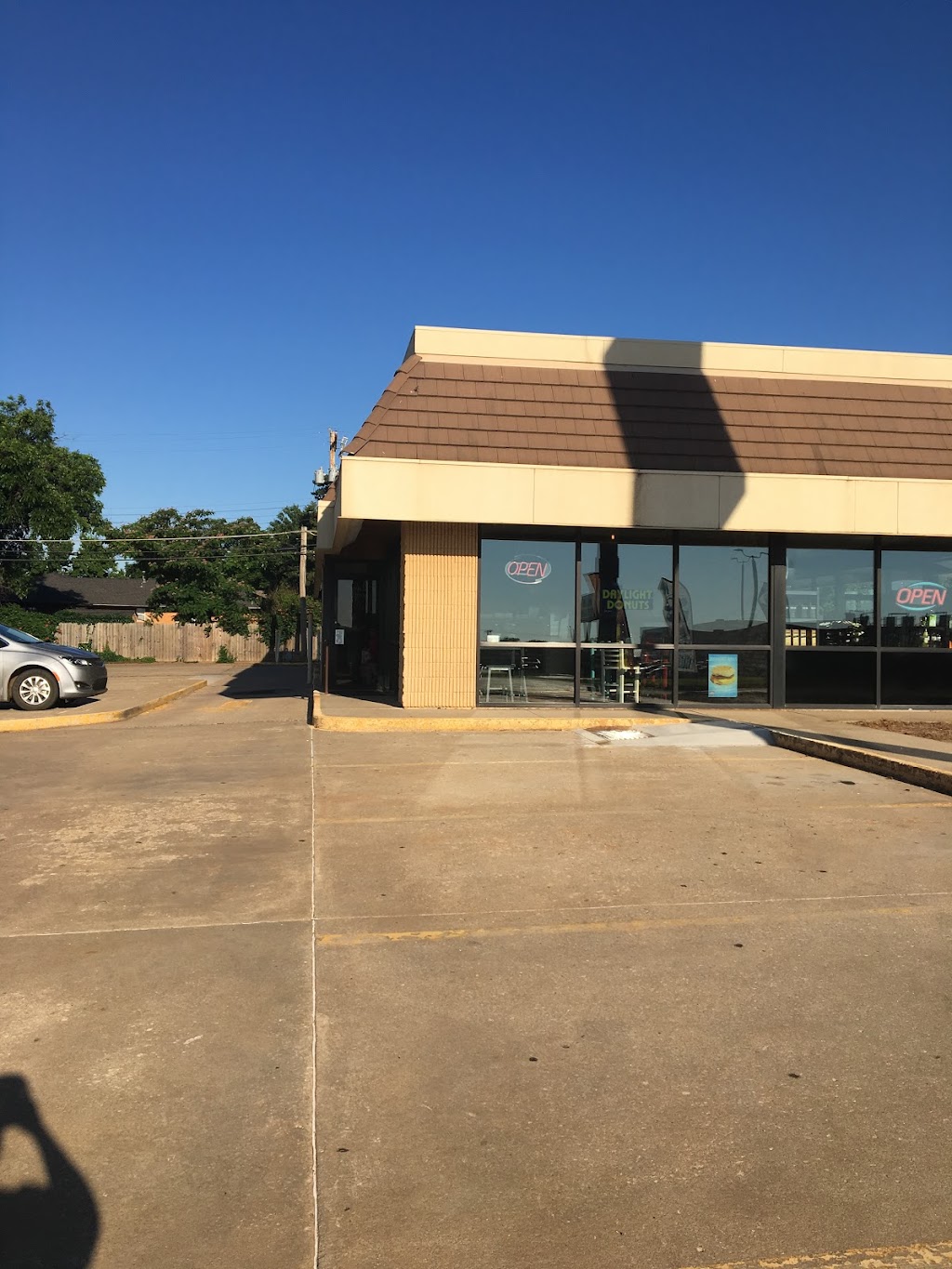 Daylight Donuts | 1306 S Main St Ste A, Kingfisher, OK 73750, USA | Phone: (405) 375-4032