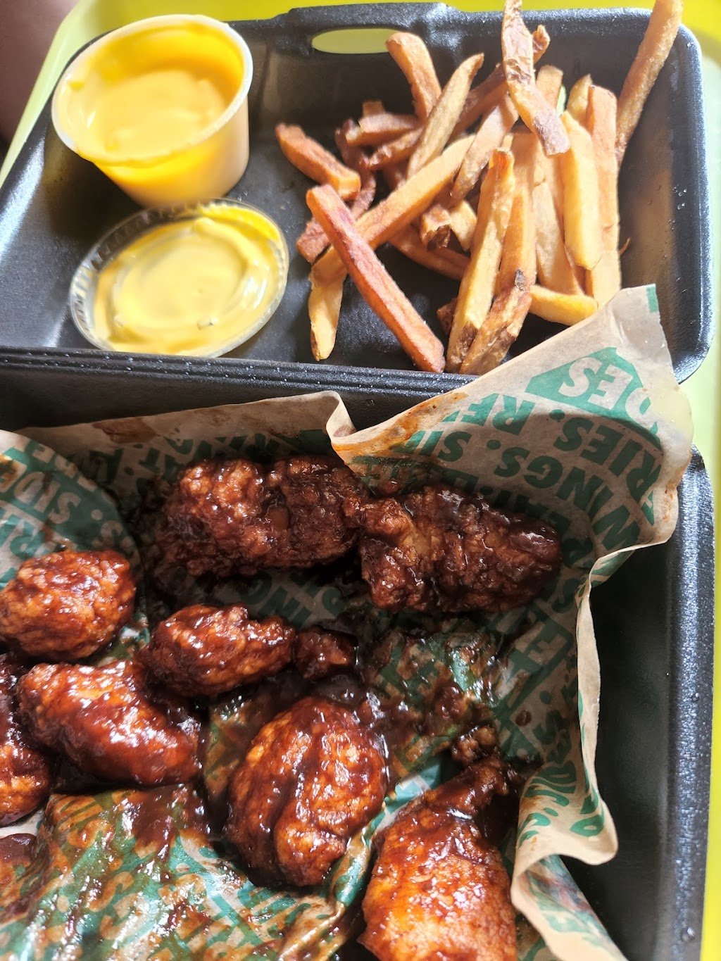 Wingstop | 35165 E Michigan Ave Bldg B, Wayne, MI 48184, USA | Phone: (734) 405-8800