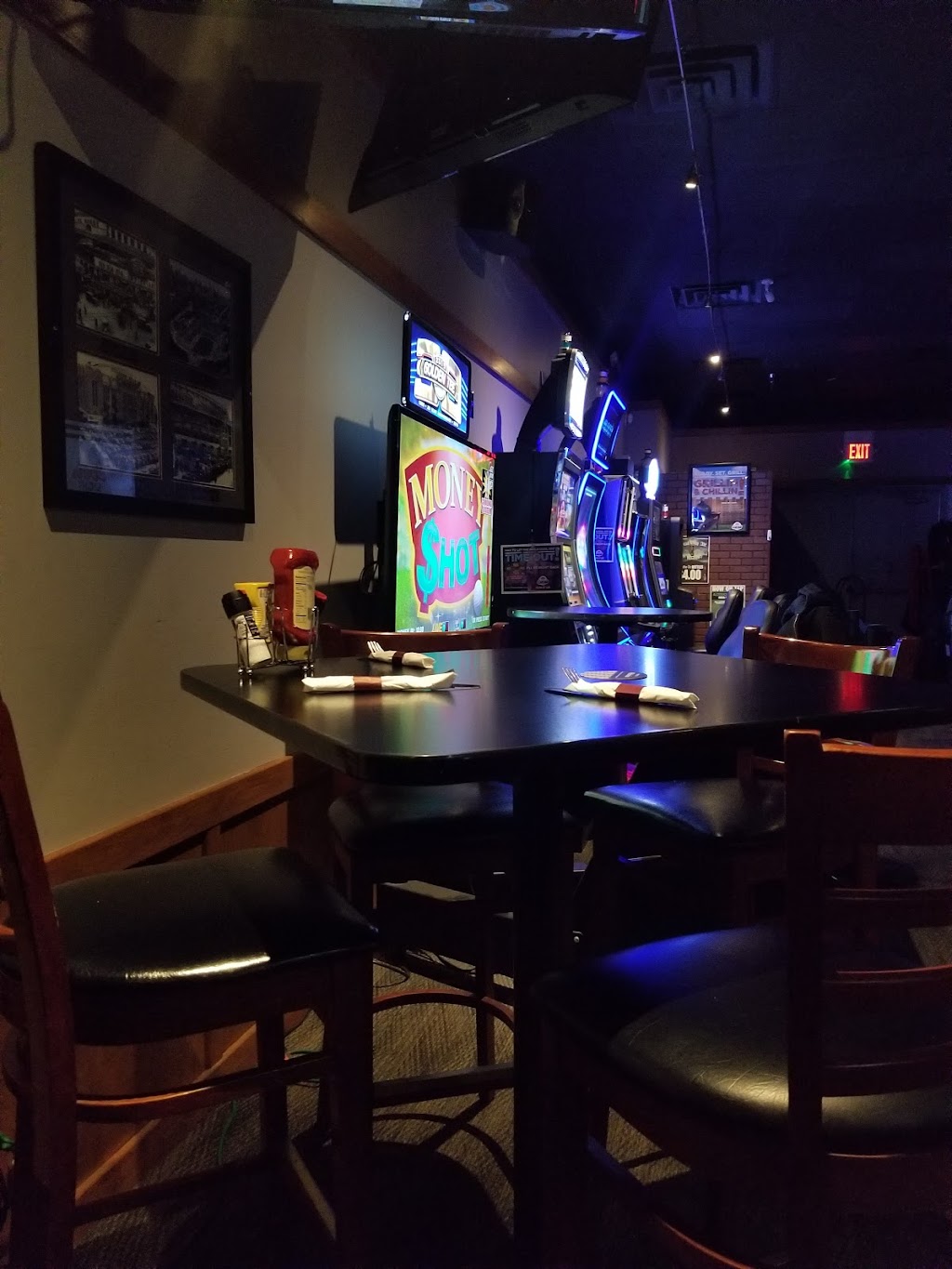 601 Bar & Grill | 601 Army Trail Blvd F, Addison, IL 60101, USA | Phone: (630) 458-9300