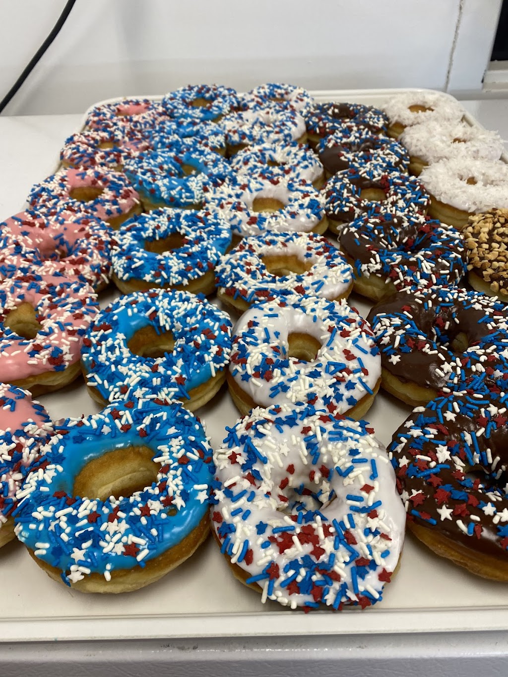 Snowflake Donuts | 717 N Holland Rd #130, Mansfield, TX 76063, USA | Phone: (817) 225-2151