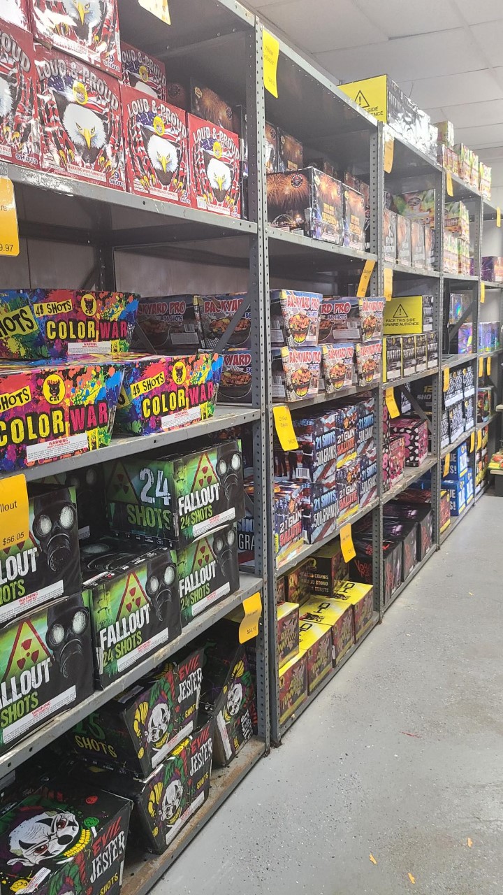 1/2 Price Fireworks | 600 Elm St, Lawrenceburg, IN 47025, USA | Phone: (812) 537-3115