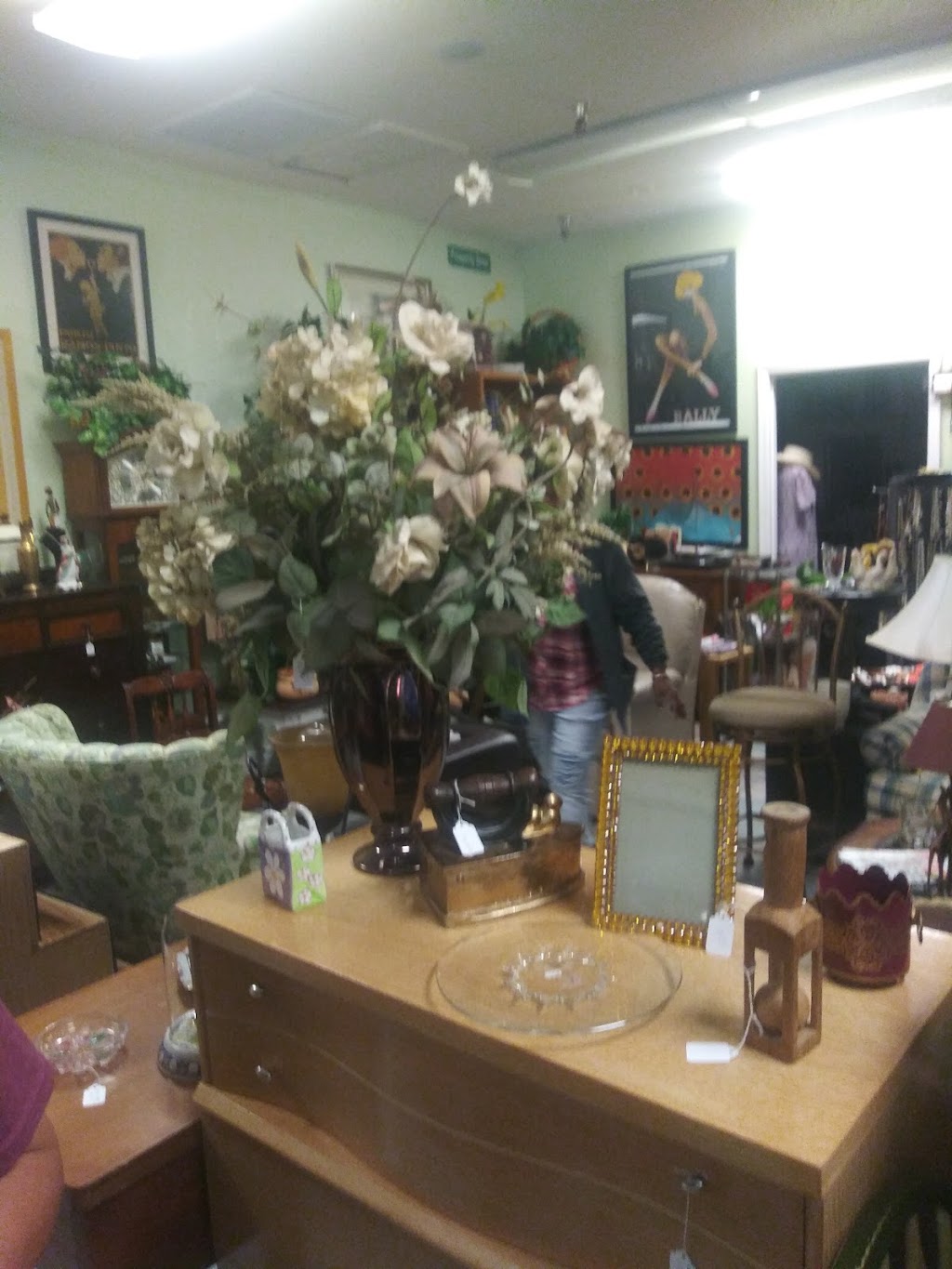 A "handUP" Resale Shop | 11201 W Alabama Ave, Youngtown, AZ 85363, USA | Phone: (623) 377-8107