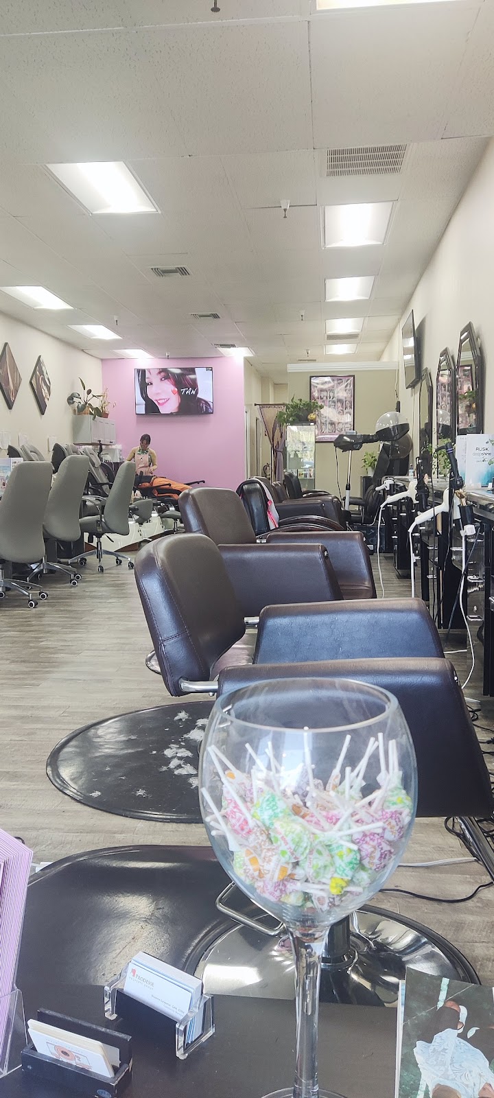 Tan Le Hair & Nail Salon | 14050 Blossom Hill Rd, Los Gatos, CA 95032, USA | Phone: (408) 356-8994