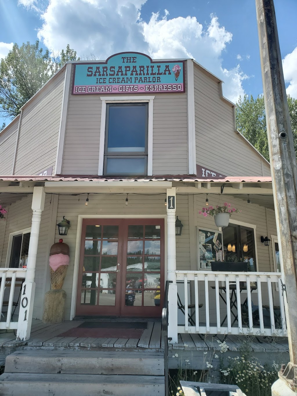 Sarsaparilla Ice Cream Parlor, Gift Shop & Suites - cafe  | Photo 4 of 10 | Address: 101 Montgomery St, Idaho City, ID 83631, USA | Phone: (208) 392-4484