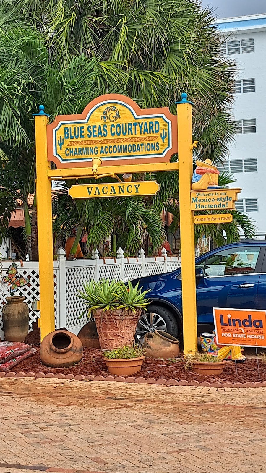 Blue Seas Courtyard | 4525 El Mar Dr, Lauderdale-By-The-Sea, FL 33308, USA | Phone: (954) 772-3336
