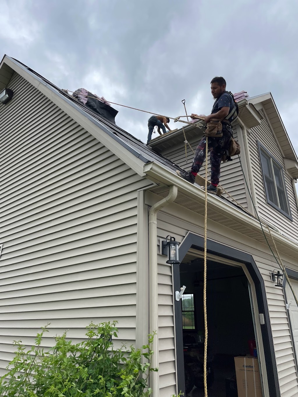 BLC Roofing | 894 W Wilbeth Rd, Akron, OH 44314, USA | Phone: (234) 404-3739