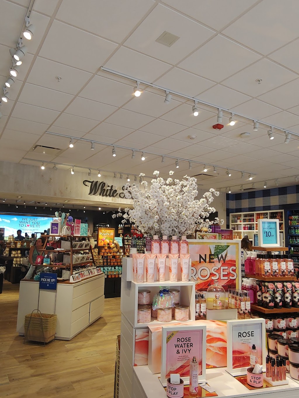 Bath & Body Works | 1600 Premium Outlets Blvd, Norfolk, VA 23502, USA | Phone: (757) 807-2521